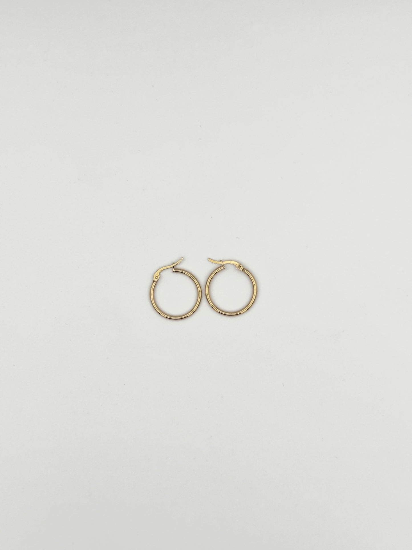 Simple Gold Hoop Earrings – Classic Minimalist Style
