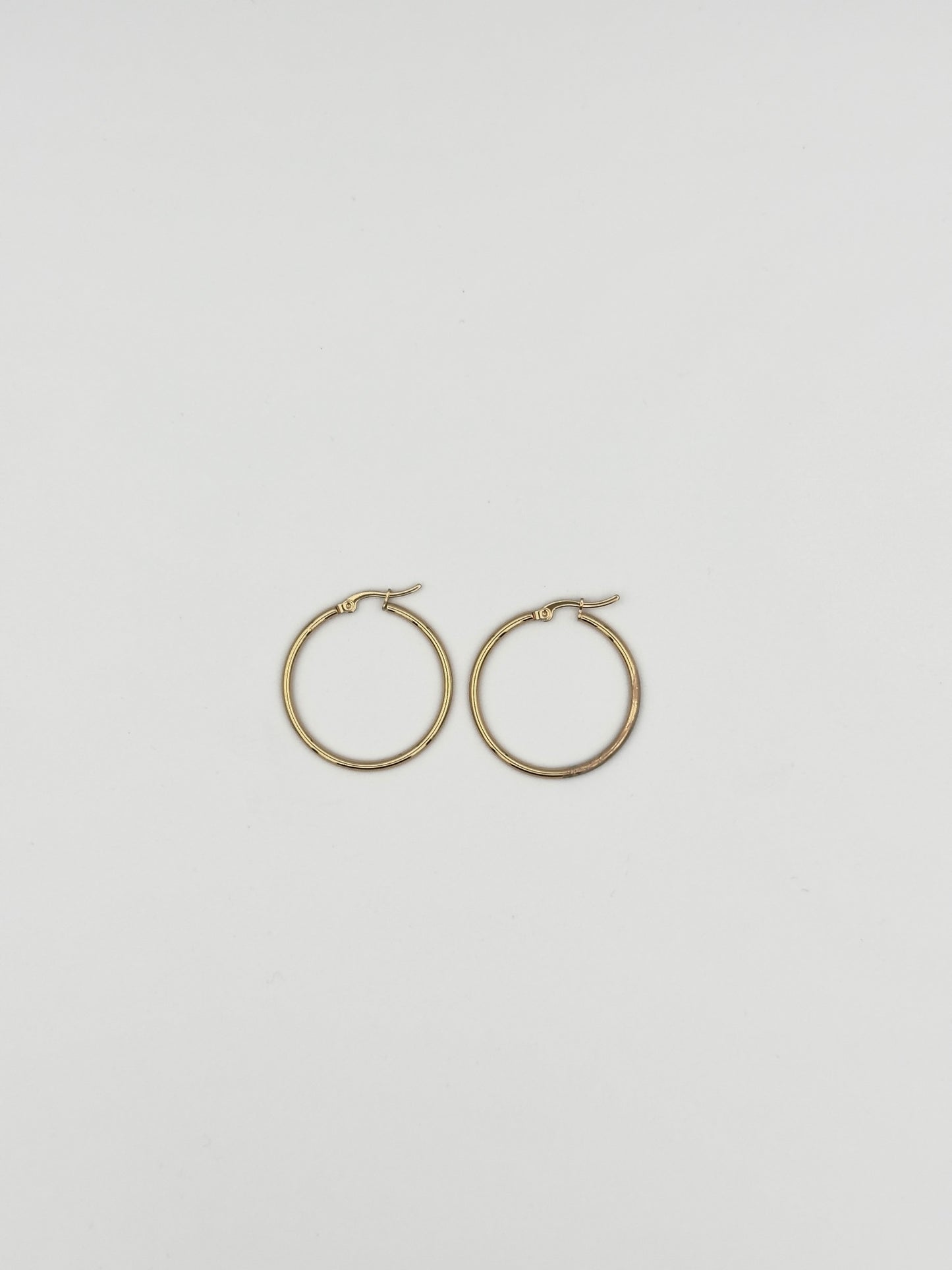 Simple Gold Hoop Earrings – Classic Minimalist Style