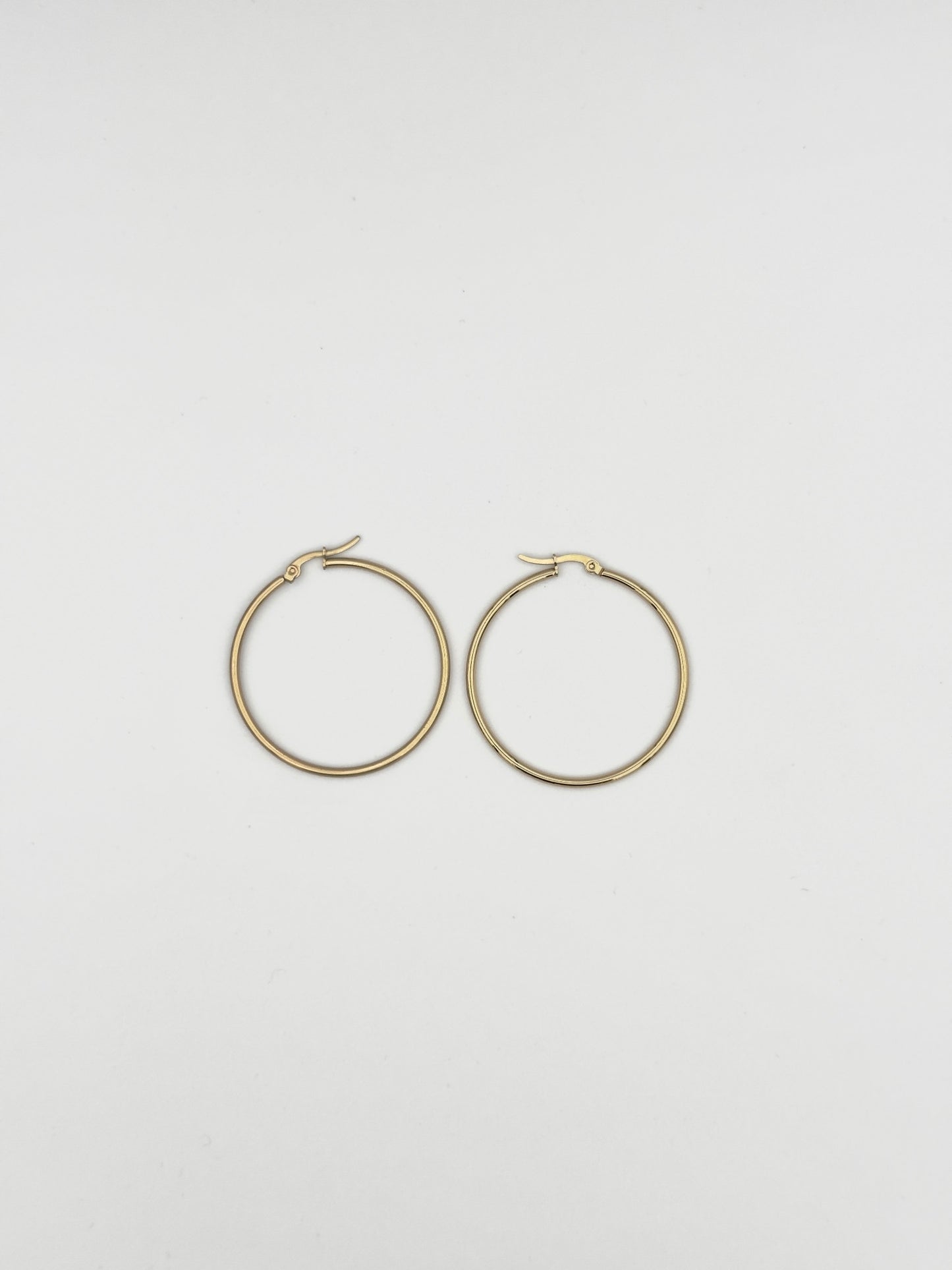 Simple Gold Hoop Earrings – Classic Minimalist Style