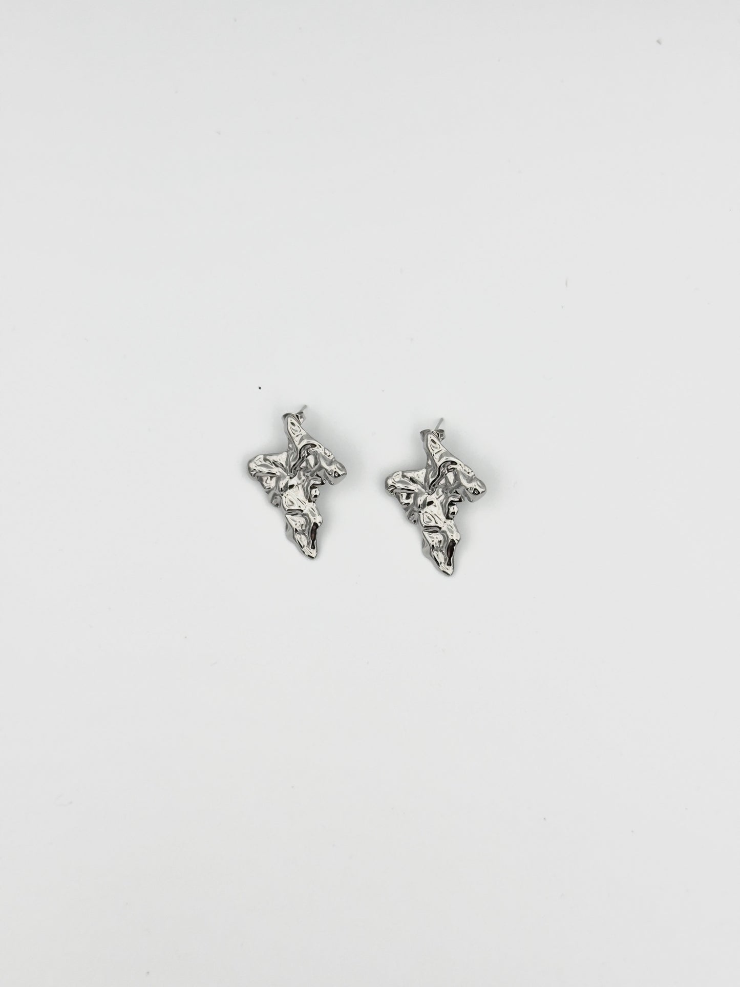 Silver Textured Abstract Stud Earrings – Modern Sculptural Design