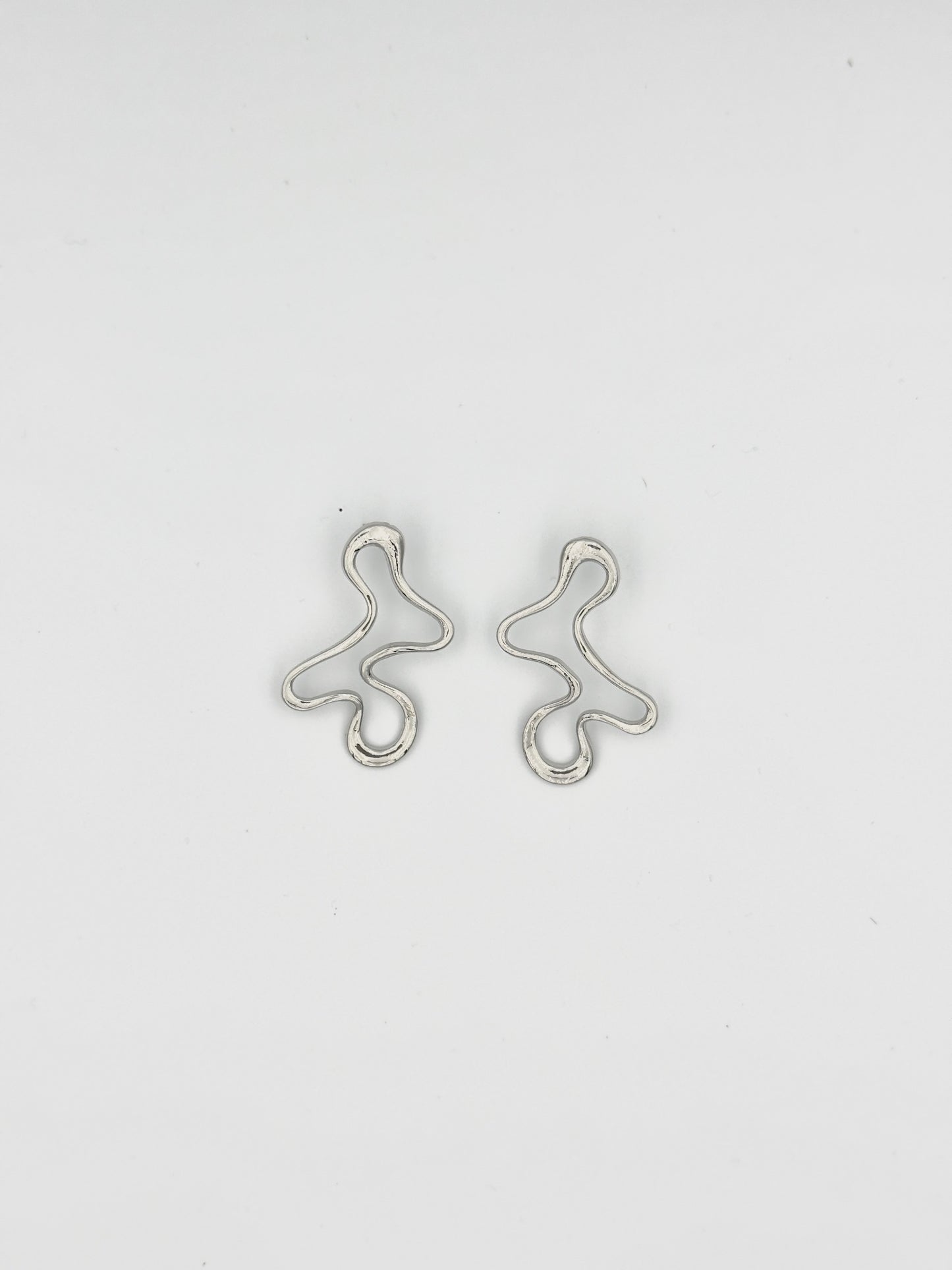 Silver Abstract Drop Earrings – Modern Flowing Outline Design