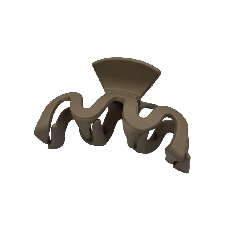 Medium Wavy Matte Hair Claw – Neutral Colors